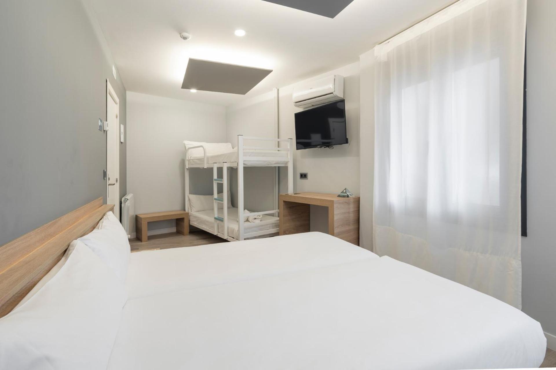 Albergue Alda Pilgrim Понферрада Экстерьер фото